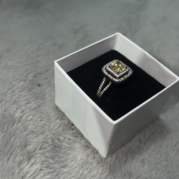 Diamond ring 💚 - Picture 3 of 3